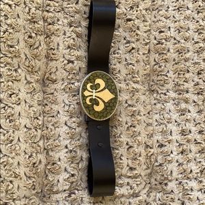 Black leather belt with enameled Fleur-de-lis